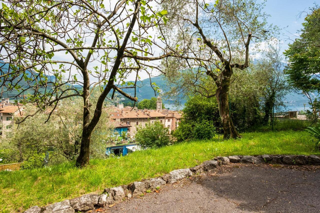 Lake Attic In Villa Lina Riva del Garda Extérieur photo