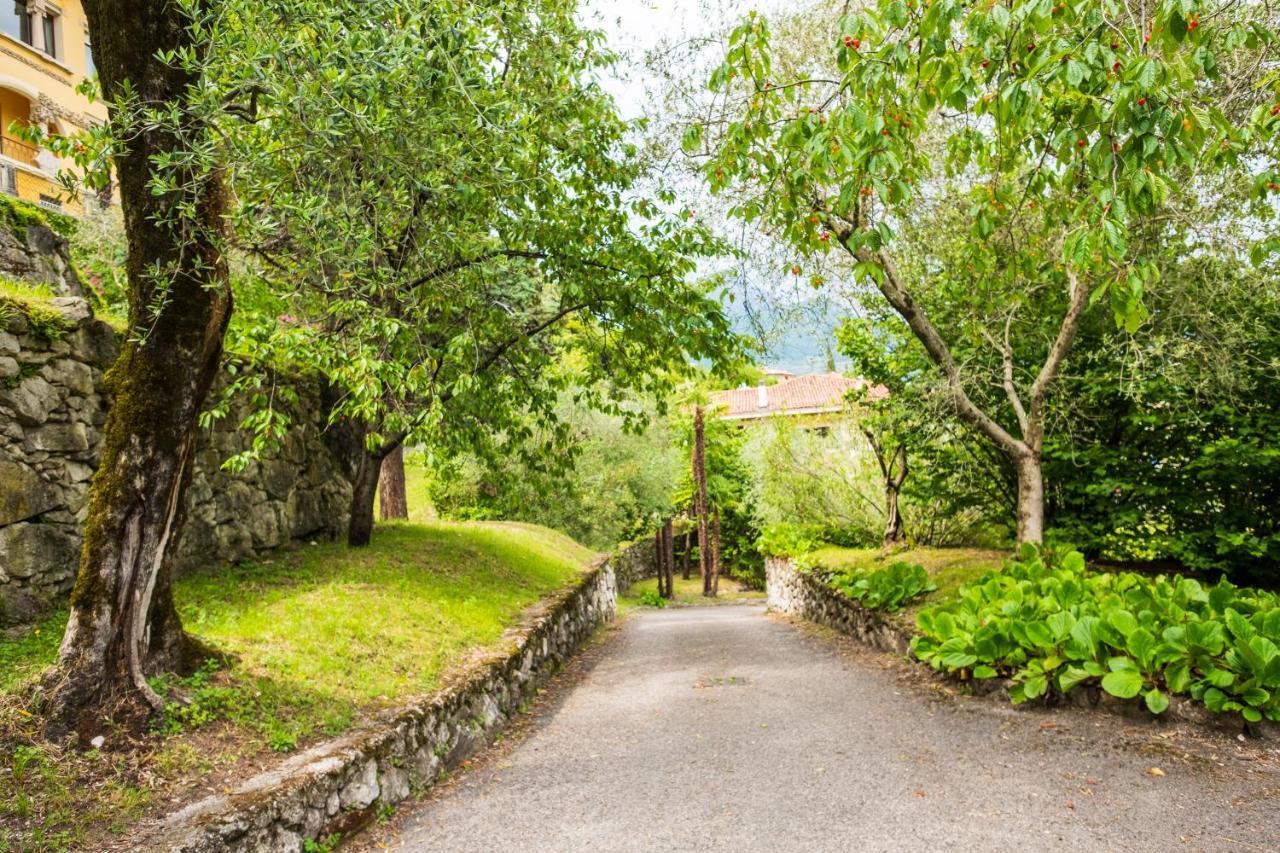 Lake Attic In Villa Lina Riva del Garda Extérieur photo