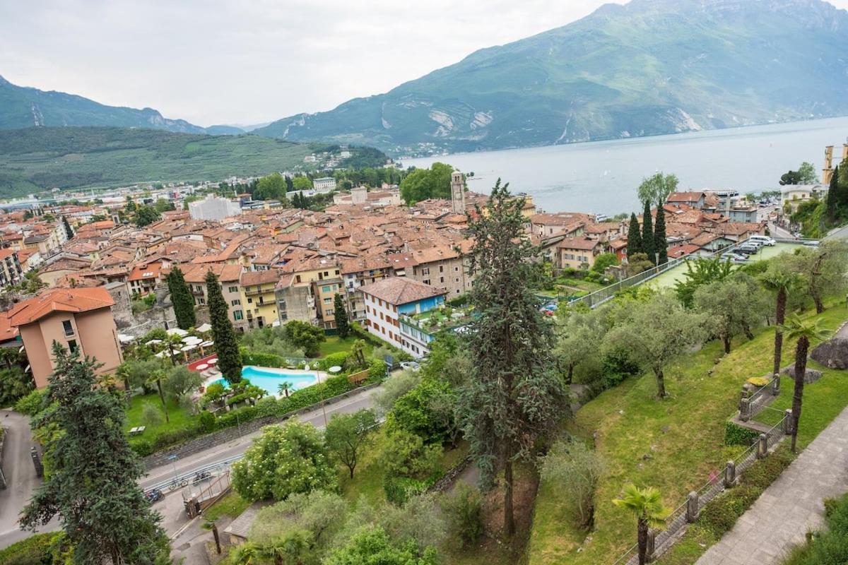 Lake Attic In Villa Lina Riva del Garda Extérieur photo